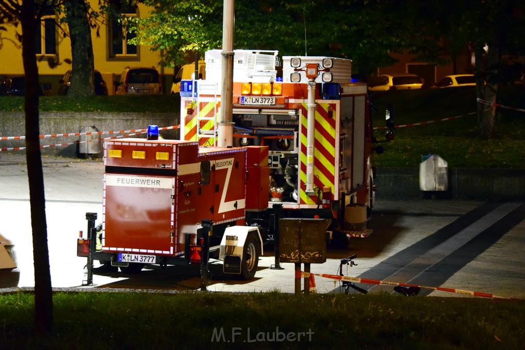 Einsatz BF Messerstecherei Koeln Neustadt Nord Eberplatz Platzmitte P072.JPG - Miklos Laubert